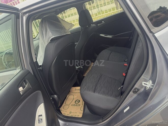 Hyundai Accent-8