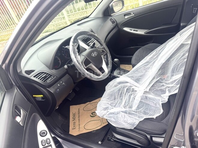 Hyundai Accent-9