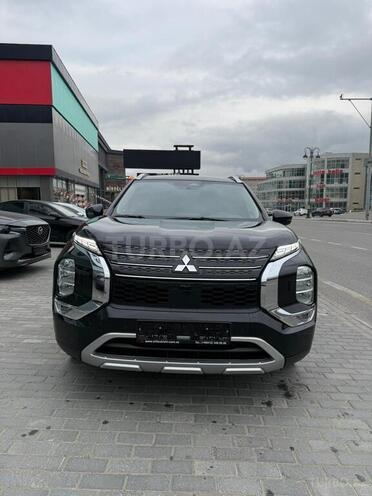 Mitsubishi Outlander-1