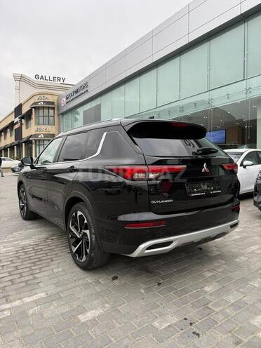 Mitsubishi Outlander-4