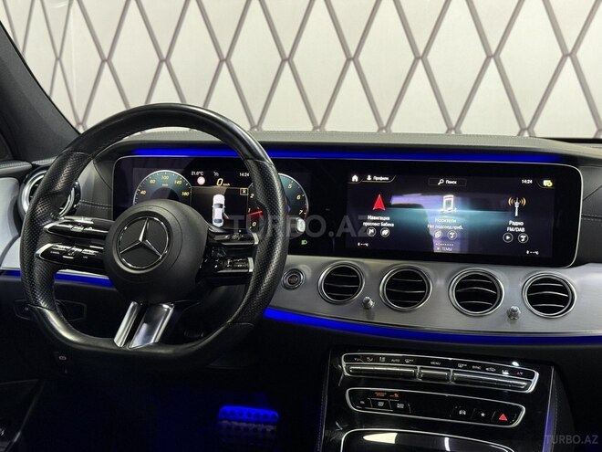 Mercedes E 200-11