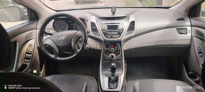 Hyundai Elantra-3