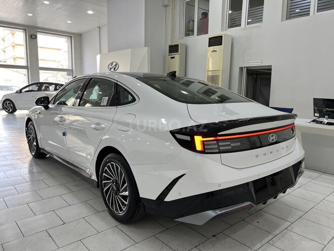 Hyundai Sonata-6
