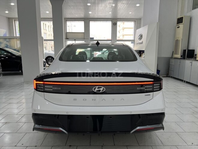 Hyundai Sonata-2