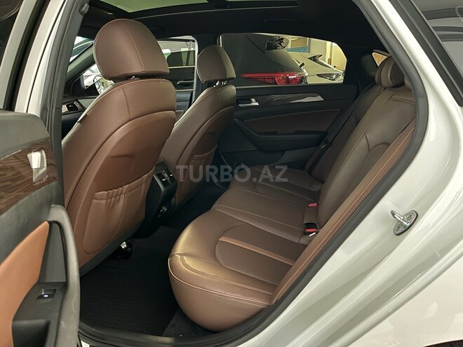 Hyundai Sonata-16