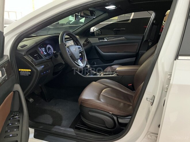 Hyundai Sonata-17