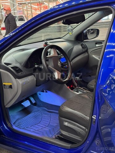 Hyundai Accent-10