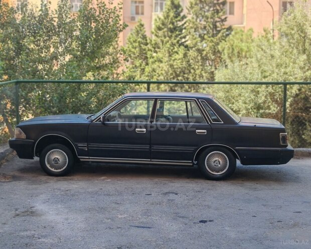 Nissan Cedric-3