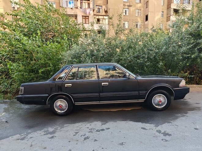 Nissan Cedric-4