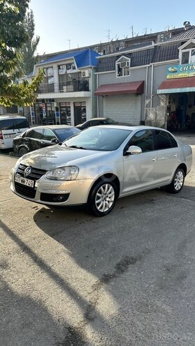 Volkswagen Jetta-11