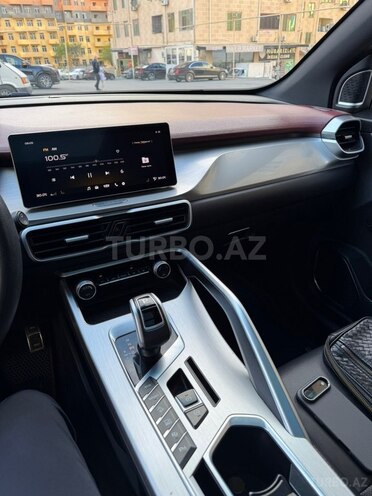 Geely Coolray-6