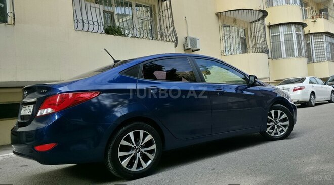 Hyundai Accent-4