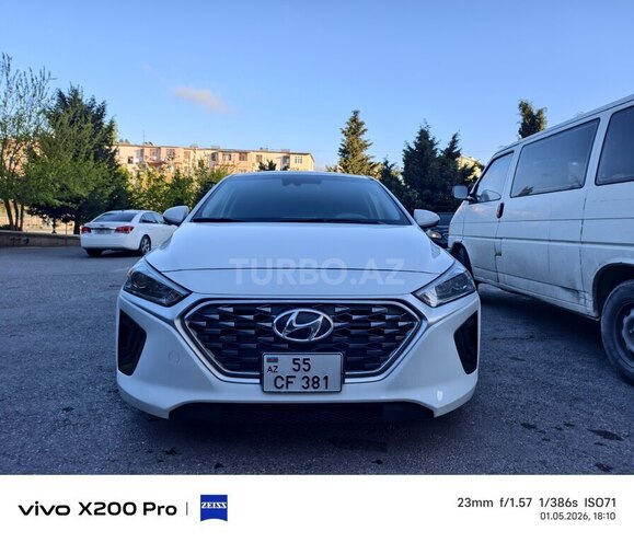 Hyundai IONIQ-1
