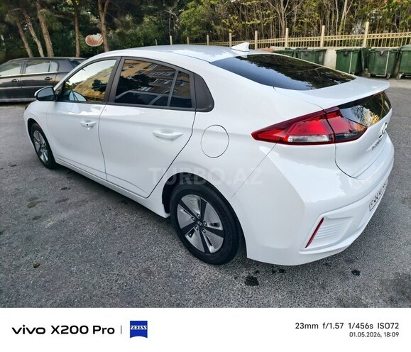 Hyundai IONIQ-8