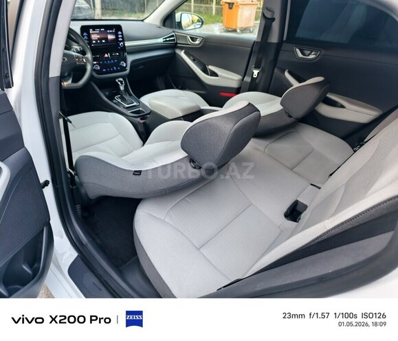 Hyundai IONIQ-10