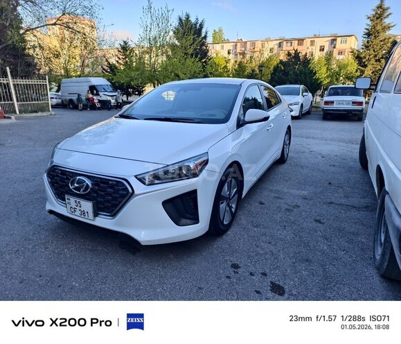 Hyundai IONIQ-11