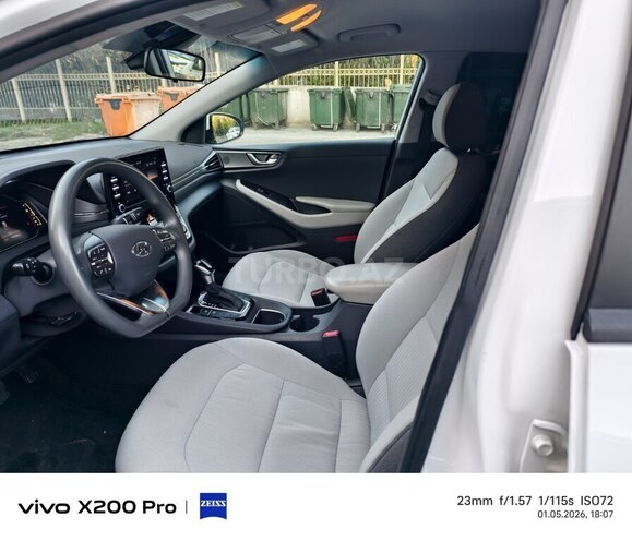 Hyundai IONIQ-14