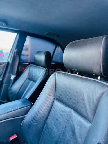 Mercedes E 280-9