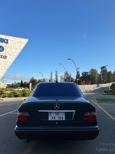 Mercedes 220 E-2