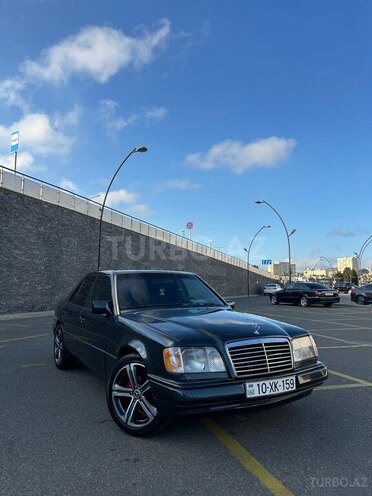 Mercedes 220 E-1