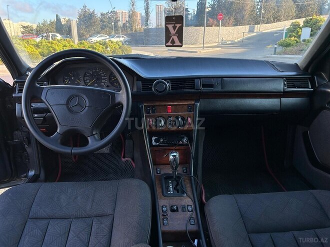 Mercedes 220 E-8