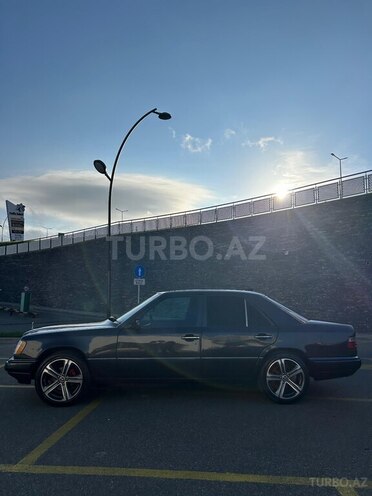 Mercedes 220 E-11
