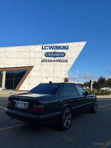 Mercedes 220 E-12