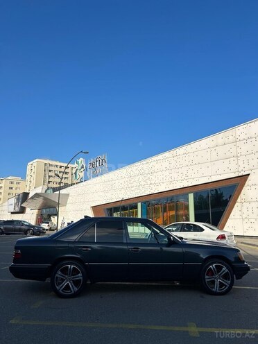 Mercedes 220 E-13
