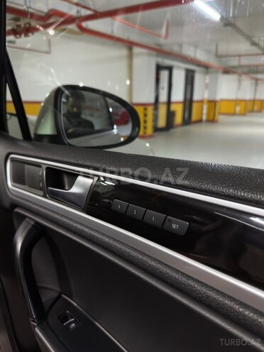 Volkswagen Touareg-12