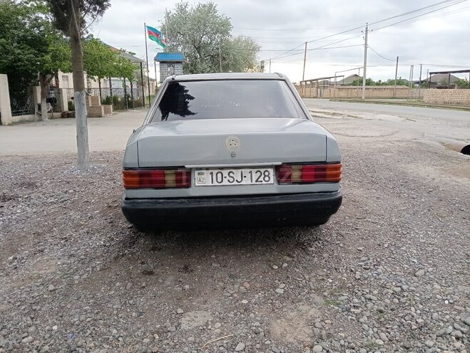 Mercedes 190-2