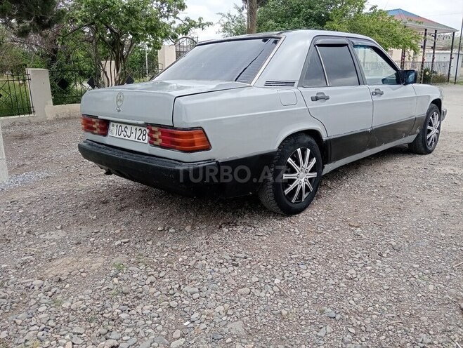 Mercedes 190-9