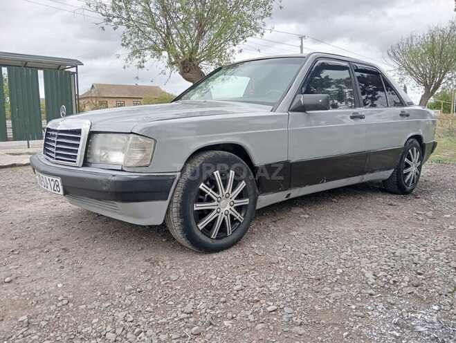 Mercedes 190-11
