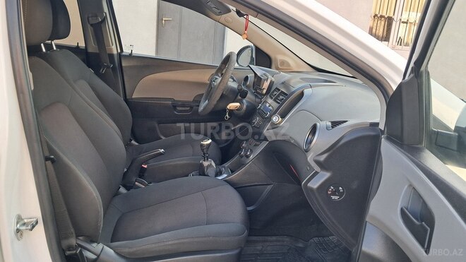 Chevrolet Aveo-12