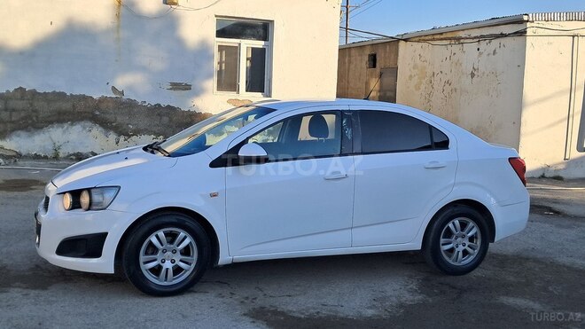 Chevrolet Aveo-10