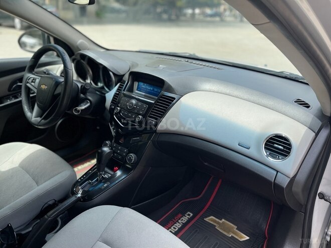 Chevrolet Cruze-10