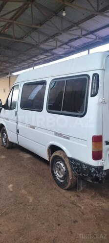 Ford Transit-3