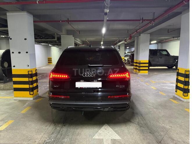Audi Q7-2