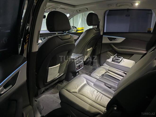 Audi Q7-8
