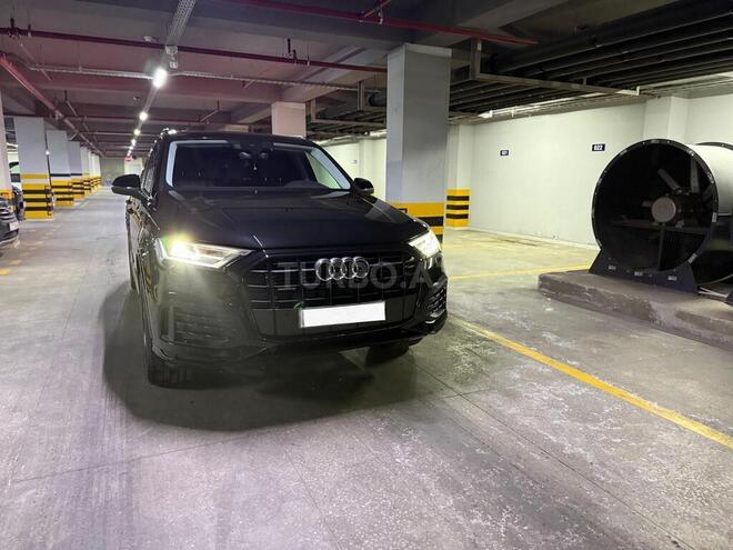 Audi Q7-9