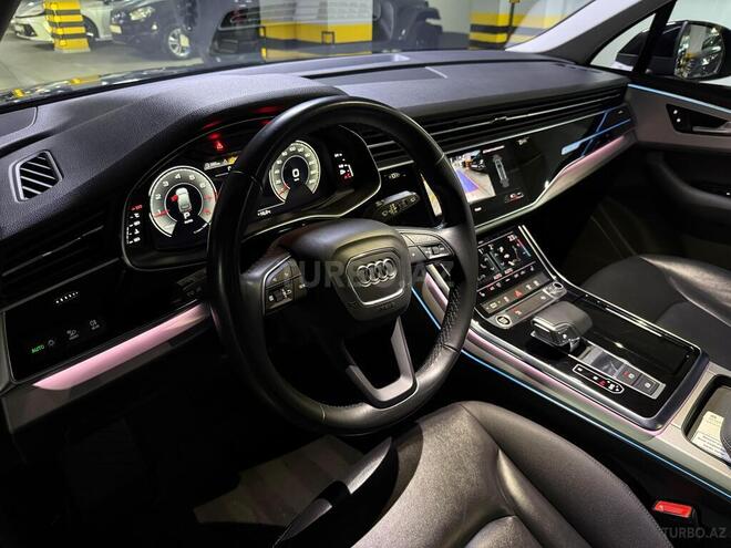 Audi Q7-5