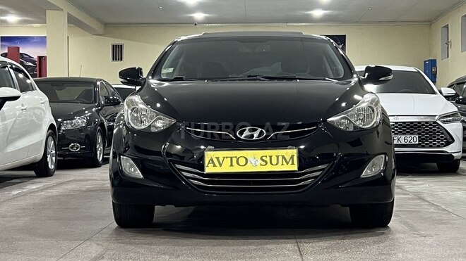 Hyundai Elantra-12