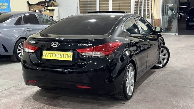 Hyundai Elantra-2