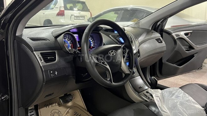Hyundai Elantra-13