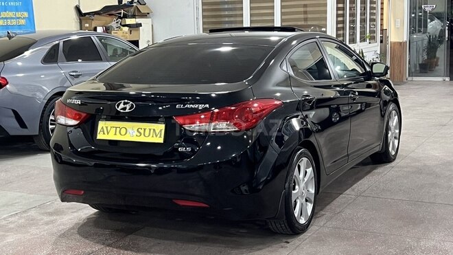 Hyundai Elantra-6