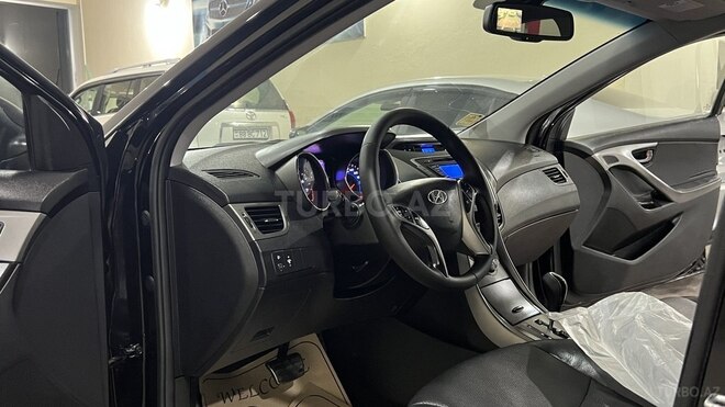 Hyundai Elantra-14