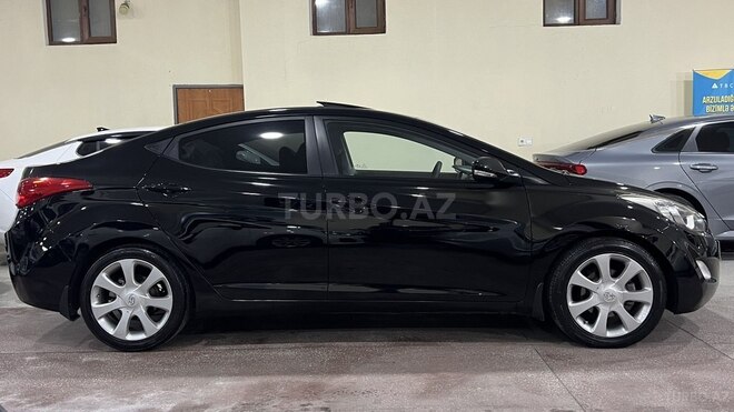 Hyundai Elantra-3