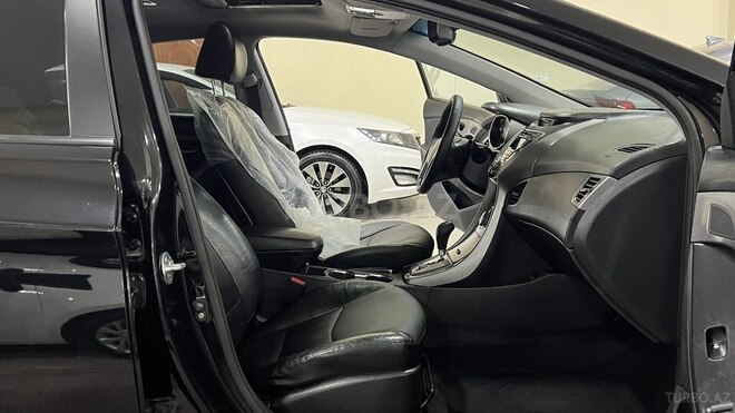 Hyundai Elantra-19