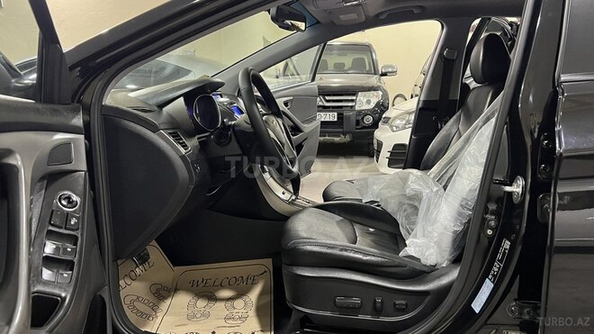 Hyundai Elantra-15