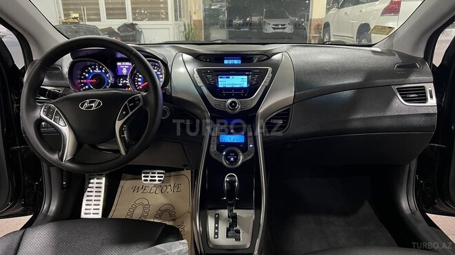 Hyundai Elantra-16