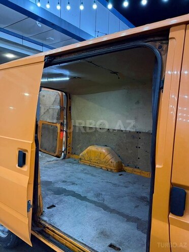 Ford Transit-6